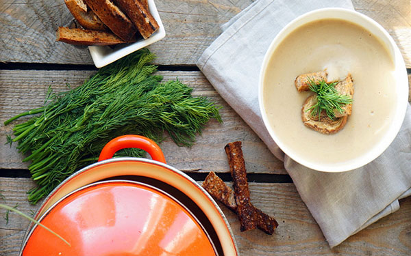 Una receta simple: sopa cremosa con champiñones