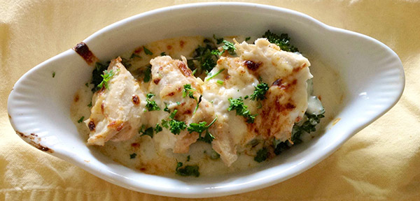 La receta de pavo para el Año Nuevo 2017 y Navidad - en el horno, multivark, en una sartén, con salsa de crema agria y verduras