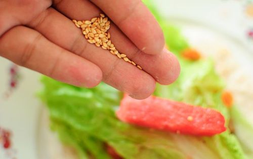 Snack delicioso y rápido - rollos de lavash con pescado