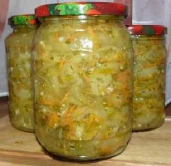 Ensalada de repollo para el invierno con tomates verdes