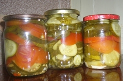 Ensalada de pepinos y pimientos para el invierno