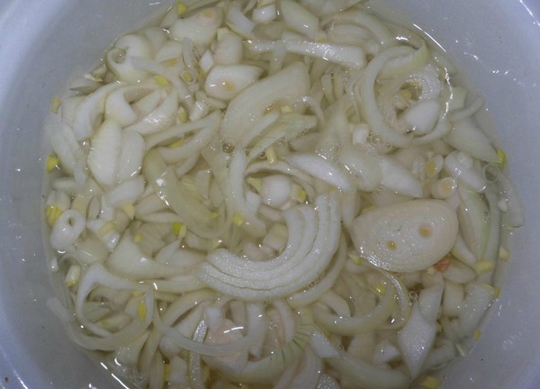 Ensalada de estómagos de pollo