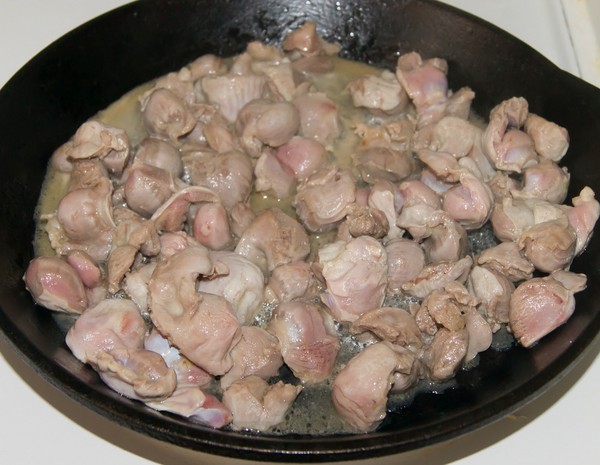 Ensalada de estómagos de pollo