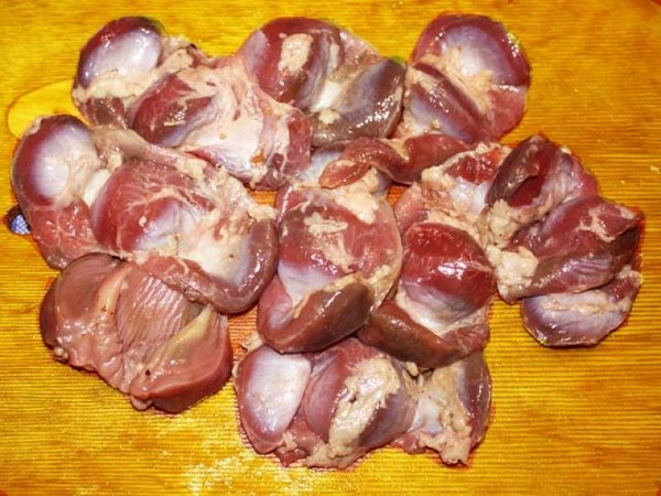 Ensalada de estómagos de pollo