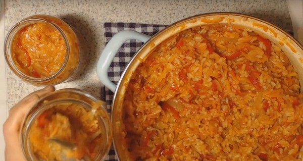 Ensalada con arroz y verduras para el invierno. Recetas de ensalada para el invierno con arroz y tomates, calabacín, zanahorias