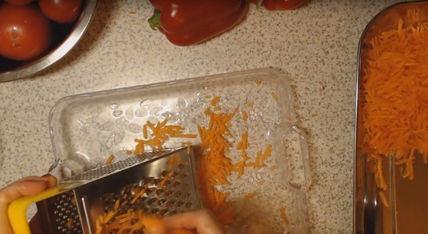 Ensalada con arroz y verduras para el invierno. Recetas de ensalada para el invierno con arroz y tomates, calabacín, zanahorias