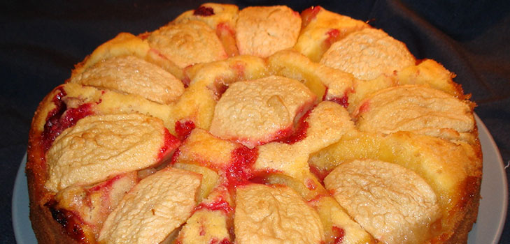 Charlotka de frutas y verduras en el multivark: recetas paso a paso para hornear con una foto