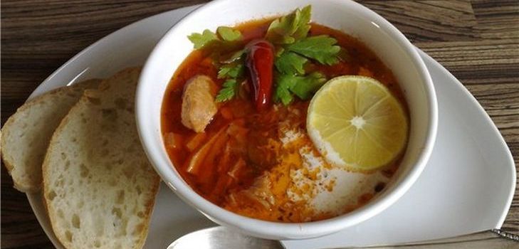 Solyanka para sus invitados favoritos: consejos para cocinar