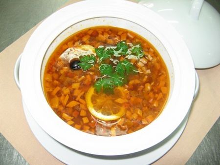 Solyanka para sus invitados favoritos: consejos para cocinar