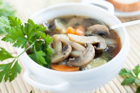 La sopa de champiñones es un excelente plato para una mesa informal