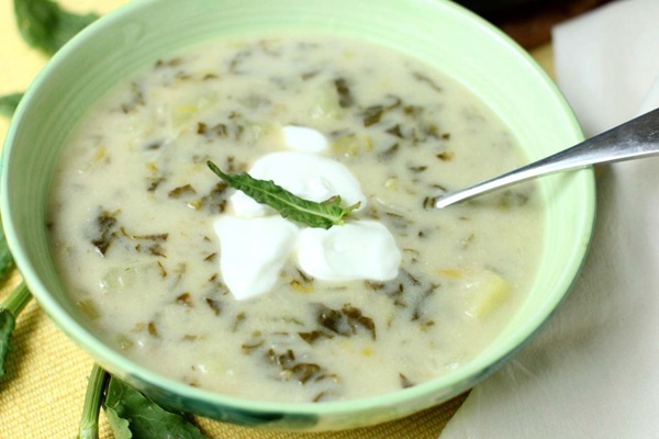 Sopa verde de acedera