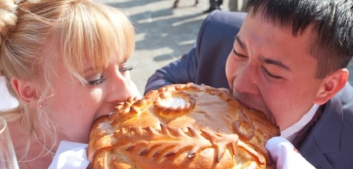 Un pan de la boda con sus propias manos, una receta y una foto