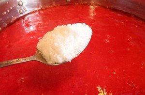 Jugo de tomate para el invierno