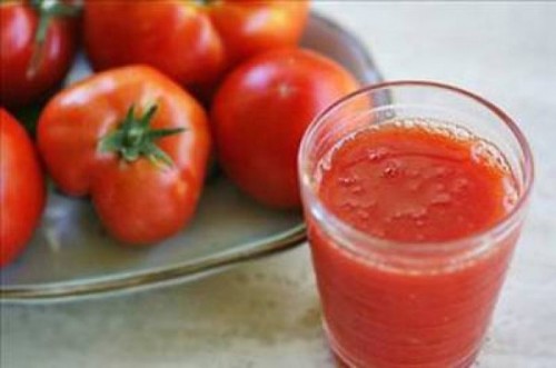 Jugo de tomate para el invierno