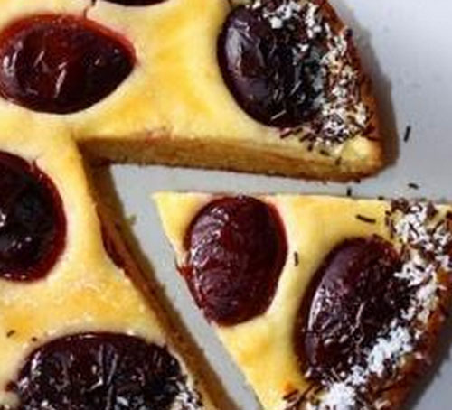 Pastel con queso y ciruelas 