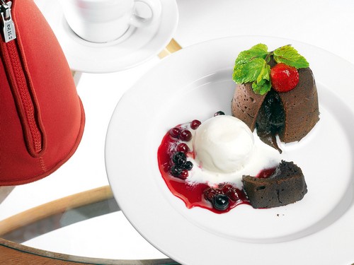 Postres vegetarianos en la mesa festiva