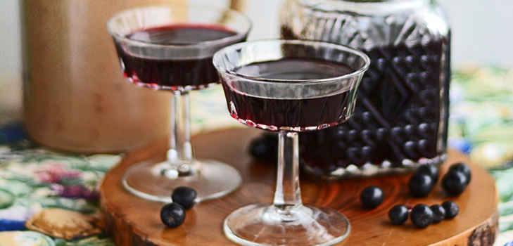 Vino casero de chokeberry