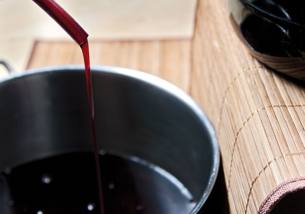 Vino casero de chokeberry