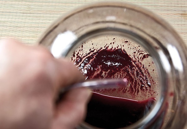 Vino casero de chokeberry