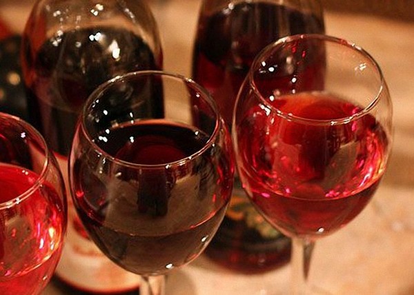 Vino de frambuesa en casa - recetas simples