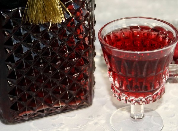 Vino de frambuesa en casa - recetas simples