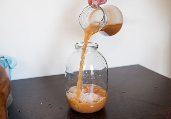 Vino casero de manzanas