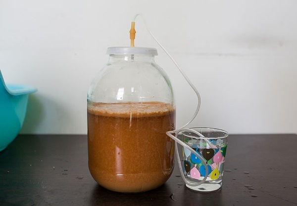 Vino casero de manzanas
