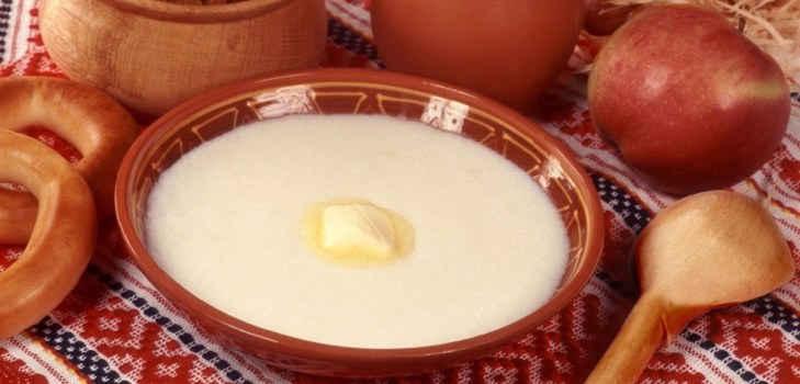 un plato de gachas de avena