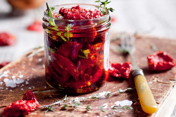 Tomates secados al sol, recetas en casa. Cómo hacer tomates secados al sol en un secador de verduras, horno, para el invierno