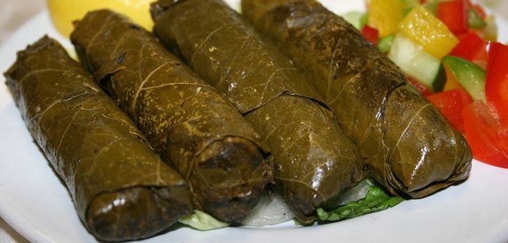 Cómo saltear hojas de vid para dolma