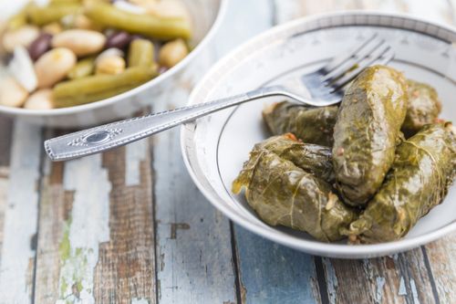 Cosecha de hojas de vid para dolma para el invierno. Hojas de parra para el invierno: cómo conspirar