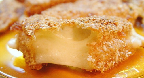 queso con cuadrados pequeños