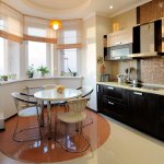 Cocina con ventana salediza