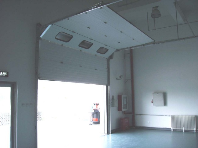 Instalación de puerta seccional