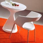 Muebles de plástico en su interior Muebles de plástico en su interior