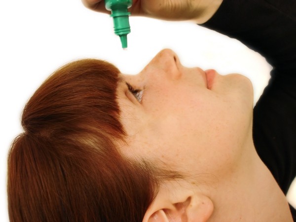 Qué hacer si pica en las comisuras de los ojos
