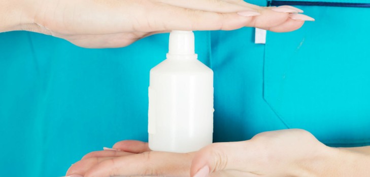 Cómo limpiar las orejas con agua oxigenada
