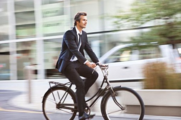 Cómo una bicicleta afecta la potencia de un hombre