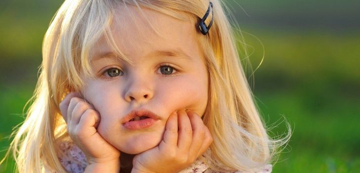 Círculos oscuros bajo los ojos de un niño: medidas de prevención