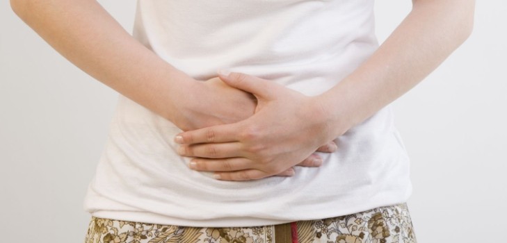 ¿Por qué tira de la parte inferior del abdomen? Causas posibles