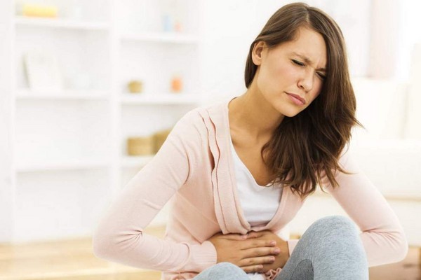 ¿Por qué tira de la parte inferior del abdomen? Causas posibles